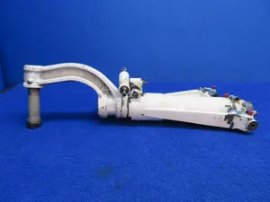 Beech Baron 95-B55 Nose Gear Strut P/N 35-825196-696 -No Bracket (1018-29)